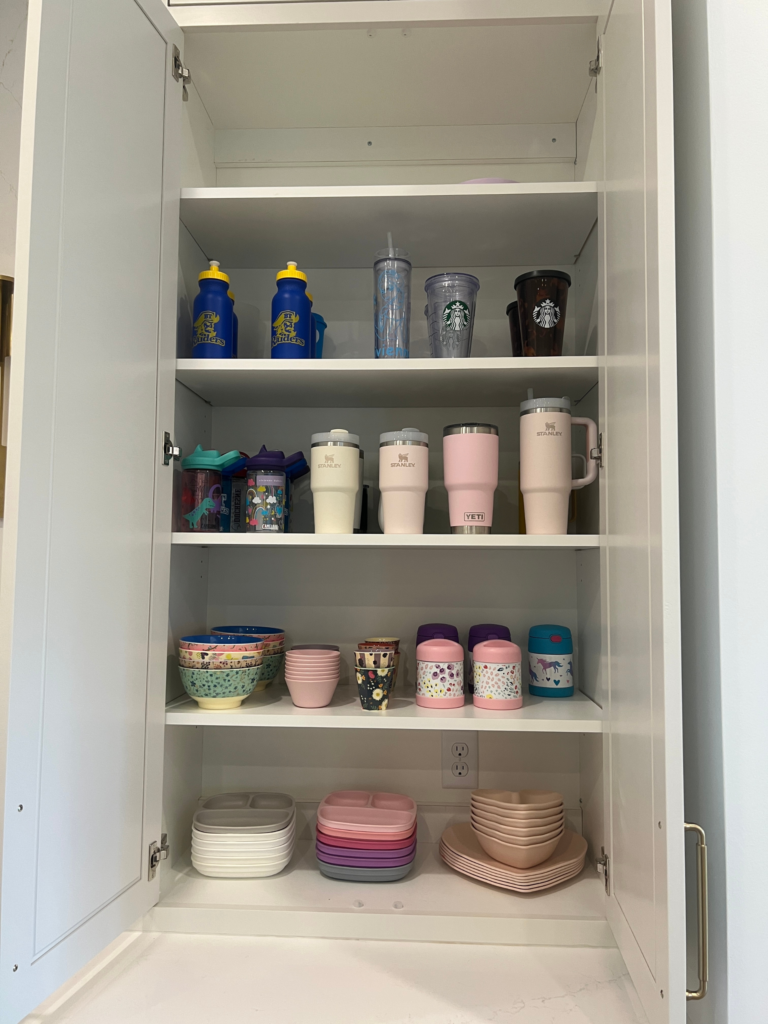 Declutter upper kitchen cabinets @eightdayshomeorganization