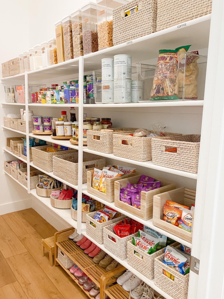 Learn how to create this pantry aesthetic @thetidycitrus