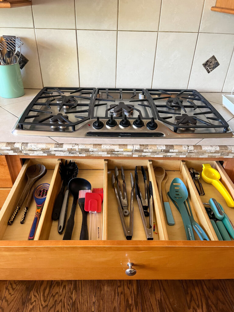 Eight steps to organize the utensil drawer @eightdayshomeorganization